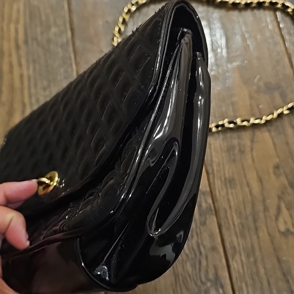 Elegant Black Quilted Chain Bag - Picture 3 of 10